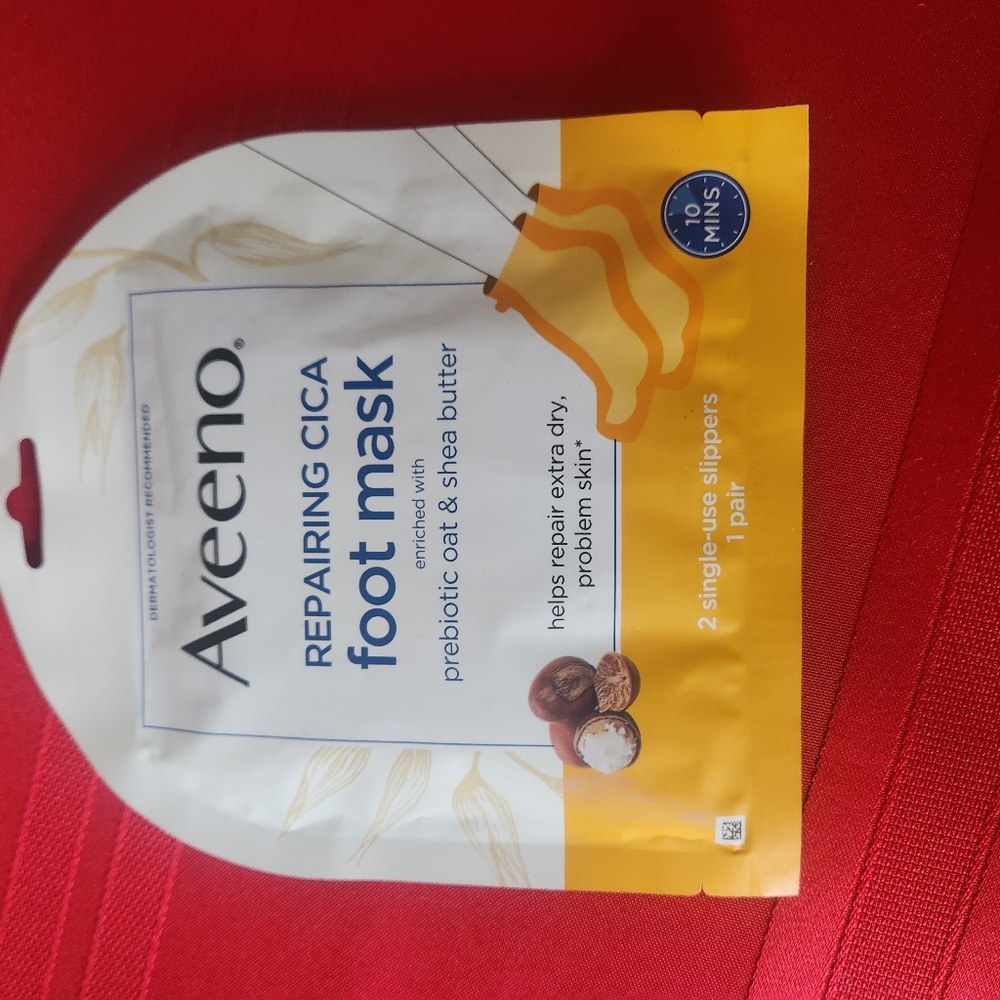 Aveeno Repairing CICA Foot Mask